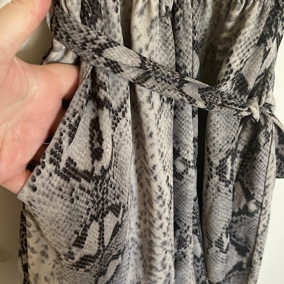 Pants Store Shorts Romper Python Print Size Medium - Picture 4 of 6